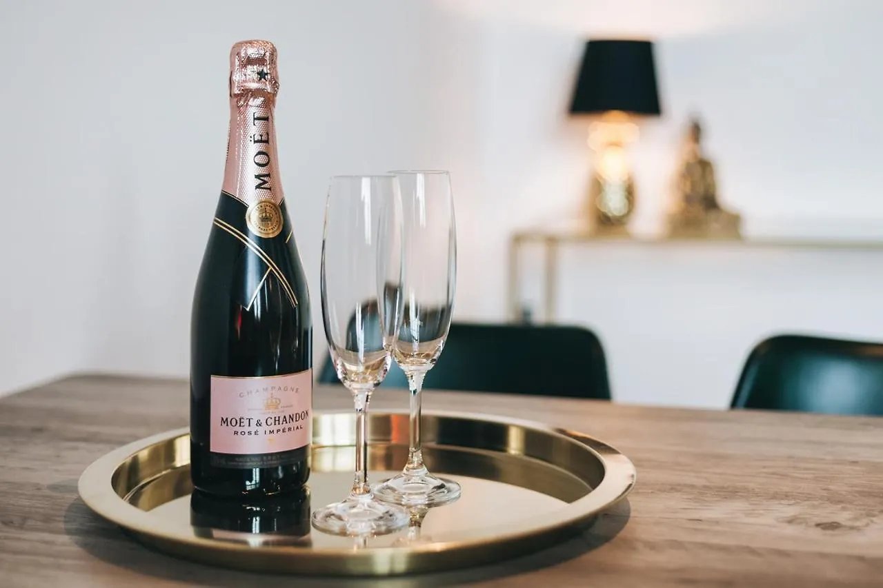 Tip! Modernes 90 Qm City-Apartment Mit Stil & Komfort In Toplage Germany